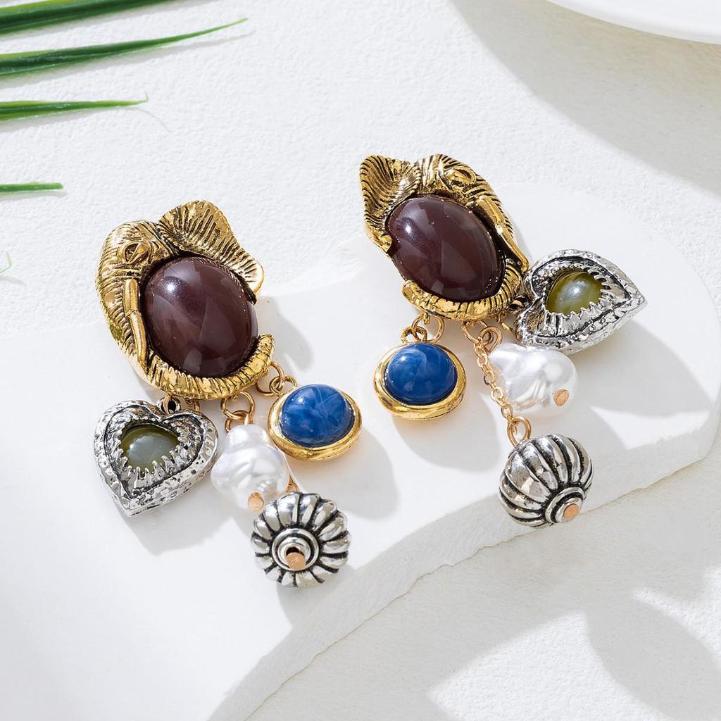 Elegant Retro Pearl & Animal Metal Pictographic Pendant Earrings