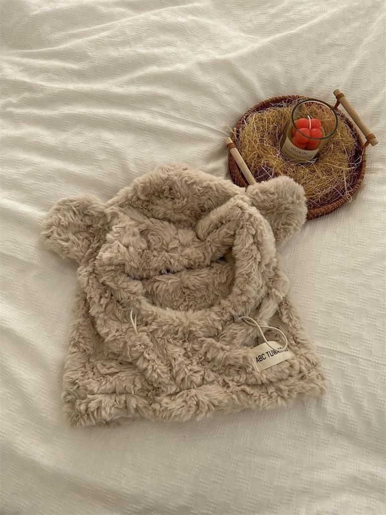 Cozy Bear Ear Plush Hat: All-in-One Warmth for Winter Cycling