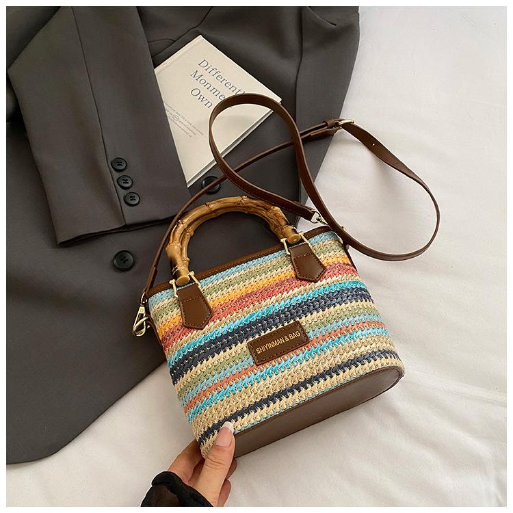 

Woven straw bag women s 2025 new niche messenger bag fashionable casual hand to improve the value bucket bag разноцветный