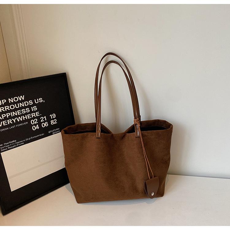 

Ретро сумка женская большой вместимости 2025 новая осень и зима универсальная повседневная на плечо сумка мать и ребенок текстурная сумка-тоут для通勤 коричневый