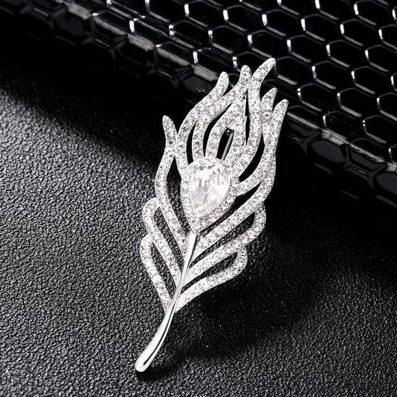 Nordic Style Diamond Women's Brooch - Korean Rhinestone Inlaid Design
