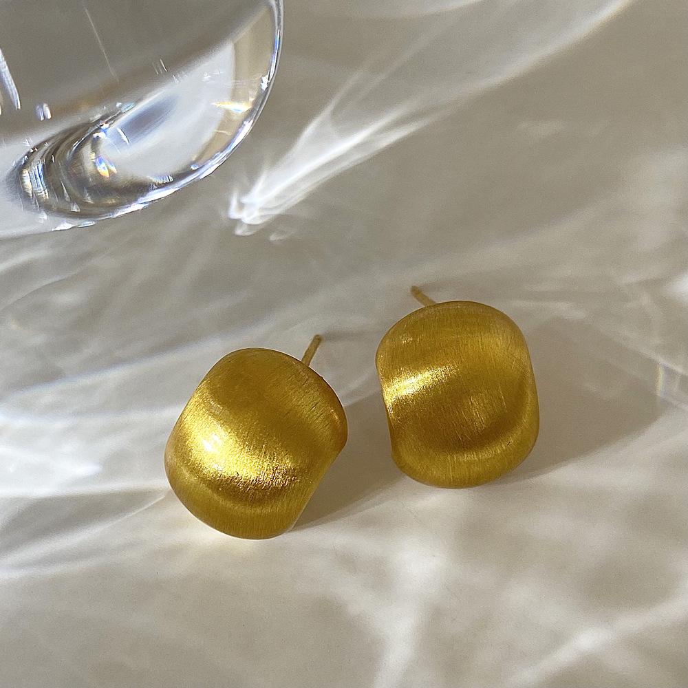 Elegant European & American Style Brushed 925 Silver Stud Earrings: Light Luxury, Versatile, and Fashionable Flat Round Design.