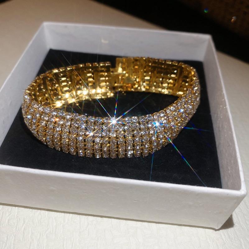 Metal diamond-set round opening bracelet, court style niche temperament bracelet, light luxury and high-end jewelry.