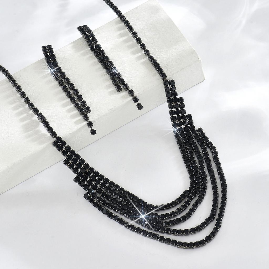 Boucles d'oreilles légères et luxueuses en chaîne de clavicule avec strass