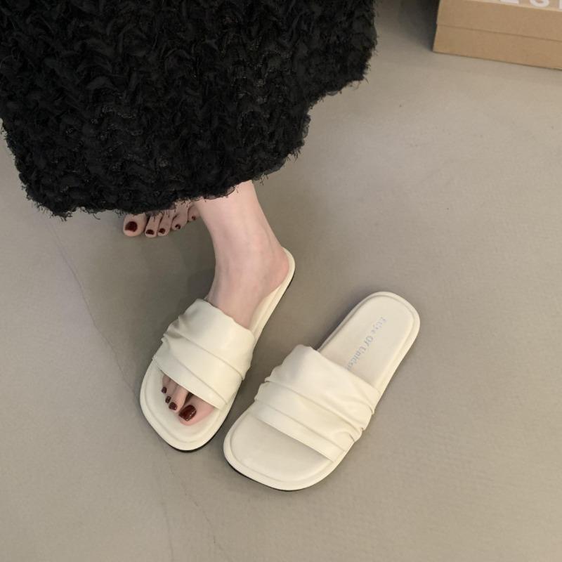 Silver flat-soled one-word drag shoes women's shoes wear new summer soft-soled beach sandals