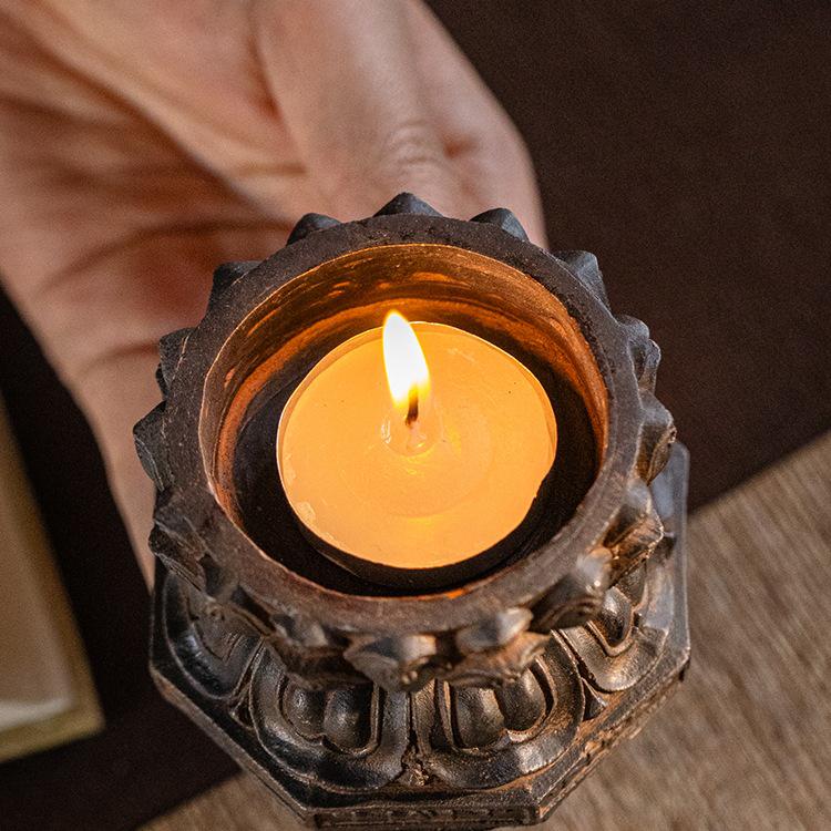 Lotus-Kerzenhalter aus der Mitte des Jahrhunderts: Retro Zen-Ornament, Kleine runde Basis