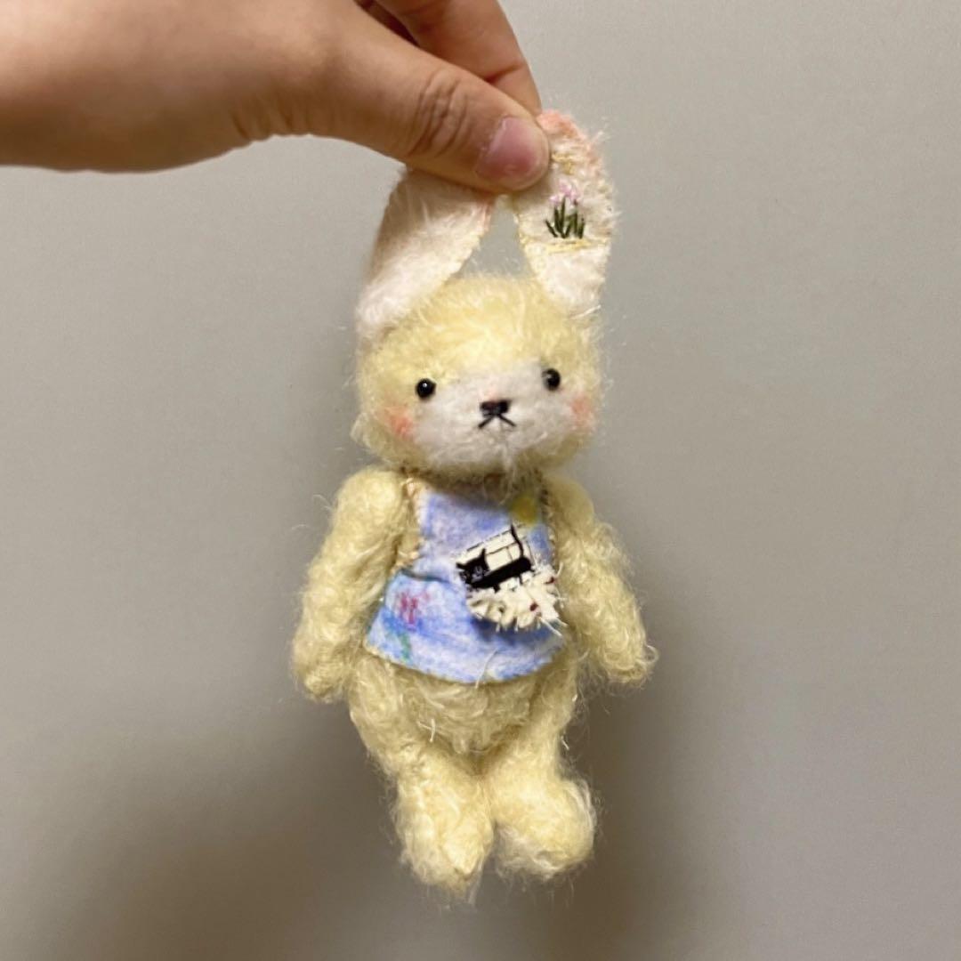 

[USED] Teddy bear, handmade by an overseas artist, featuring embroidered flower ears and a bunny ear.