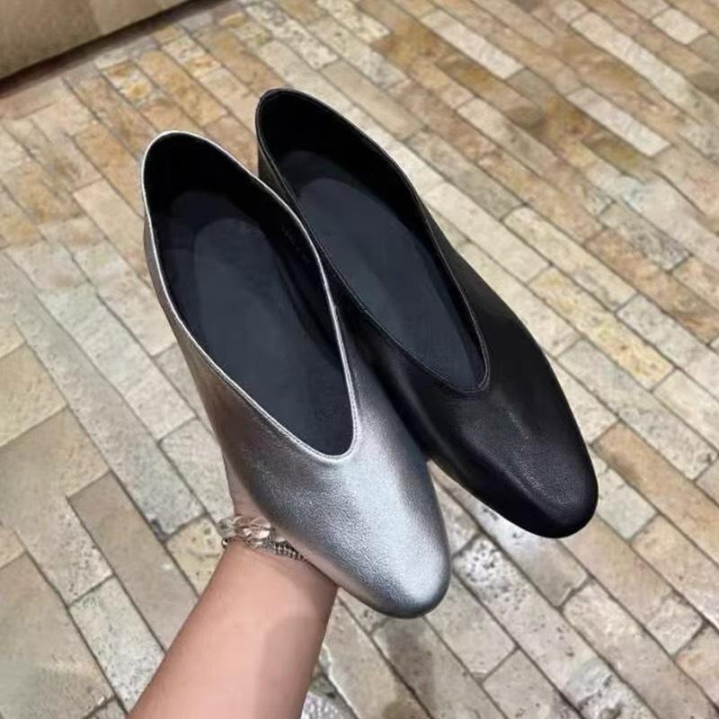 

Версия из коровьей кожи~ Французские туфли-лодочки с круглым носком, кожаным V-образным вырезом, на плоской подошве, женские, новинка 2025 года, удобные туфли Мэри Джейн на одной педали 40 серебряный