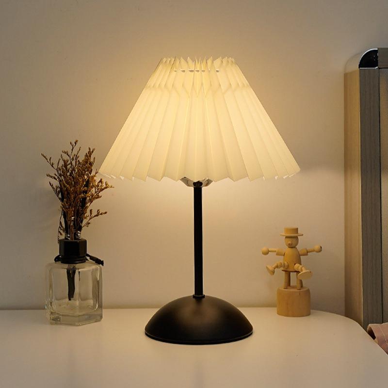 LED Table Lamp Nordic Pleated Fabric USB Plug For Living Room Home Bedroom Atmosphere Decoration Not Including Bulbs