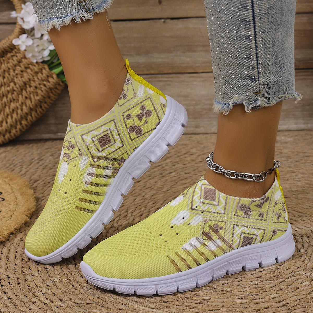 

2025 autumn new foreign trade large size women s shoes breathable fly-woven shoes round head European and American casual fashion single shoes women 43 жёлтый