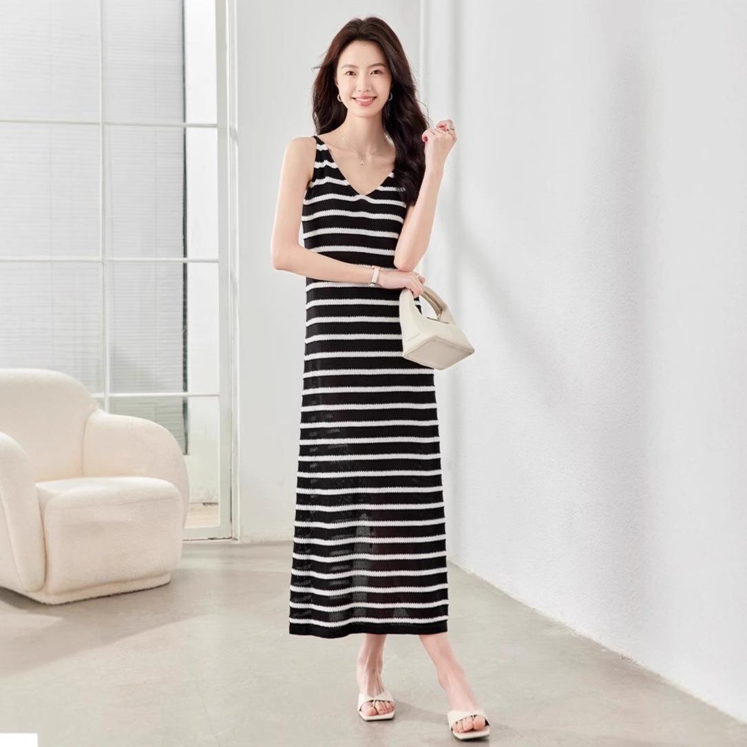 

Женское летнее облегающее трикотажное платье-майка в черную полоску - Длинное без рукавов универсального дизайна One Size (Recommended for Up to 125 lbs) чёрный