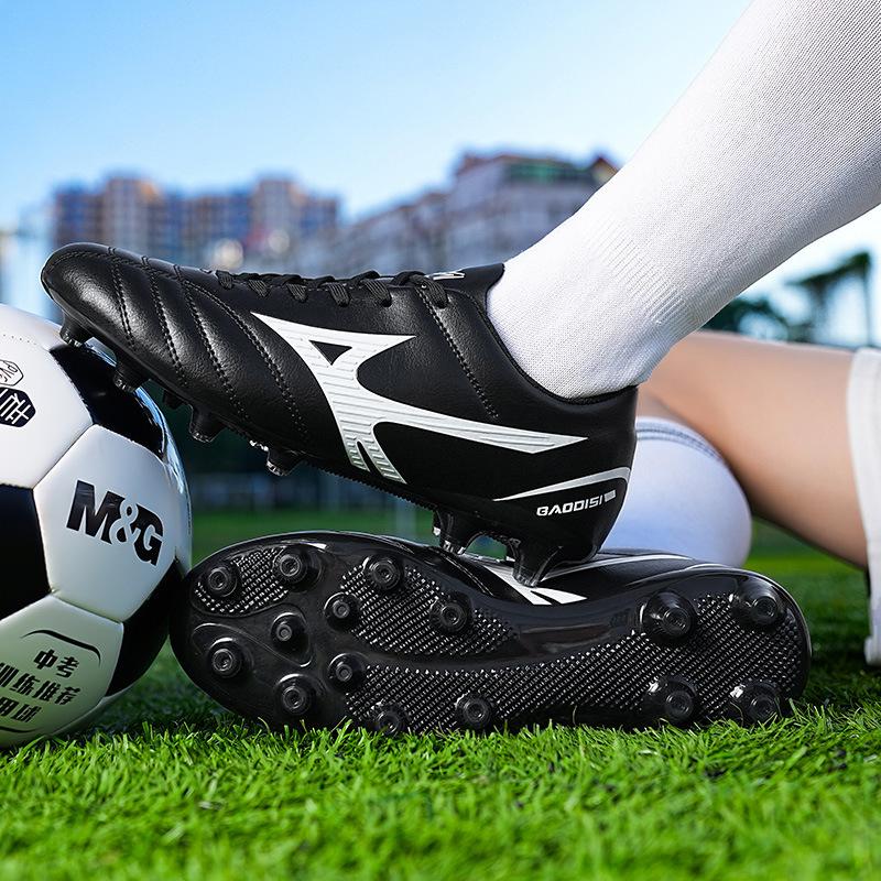 

New football shoes men s and women s flat youth fashion non-slip comfortable grass training shoes sports shoes spot 31