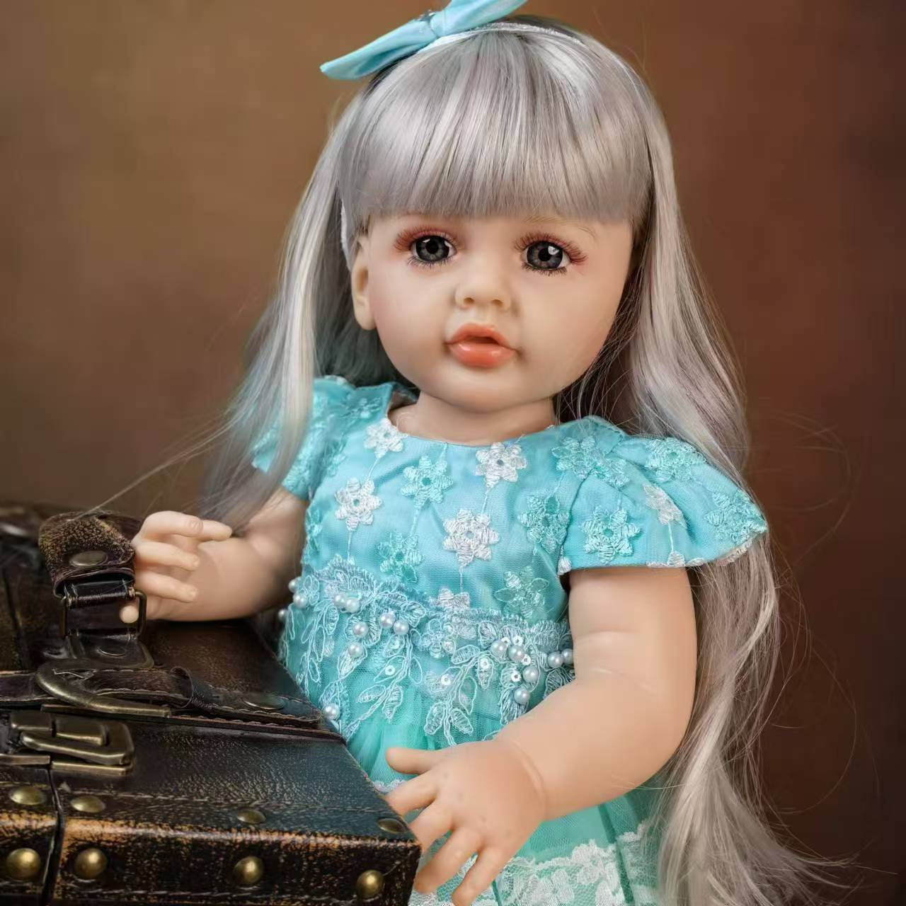 Модная кукла Reborn Baby Doll с серыми волосами — фото 3