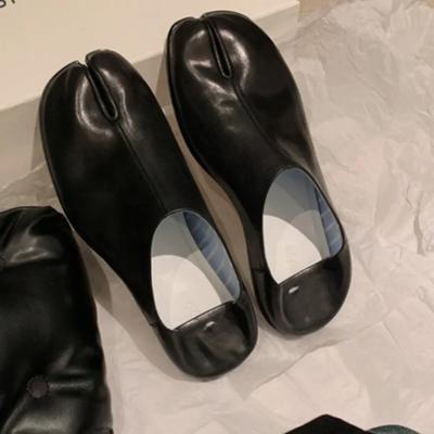 Flat Shoes Silver Tabi Ninja Shoes Women Split Toe Flats Trotters Mocasines Mujer Solid PU Leather Loafers Femmes Slip On Slides
