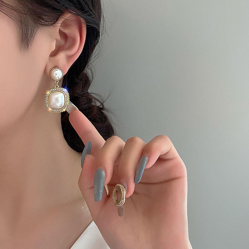 Boucles d'oreilles à clous en argent 925 avec perles carrées et aiguilles Dongdaemun Design Temperament Diamond Boucles d'oreilles pour femmes