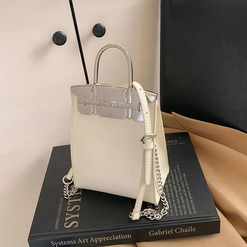 Small bag for mobile phones Women's spring and summer new fashion chain Crossbody bag Mobile phone bag