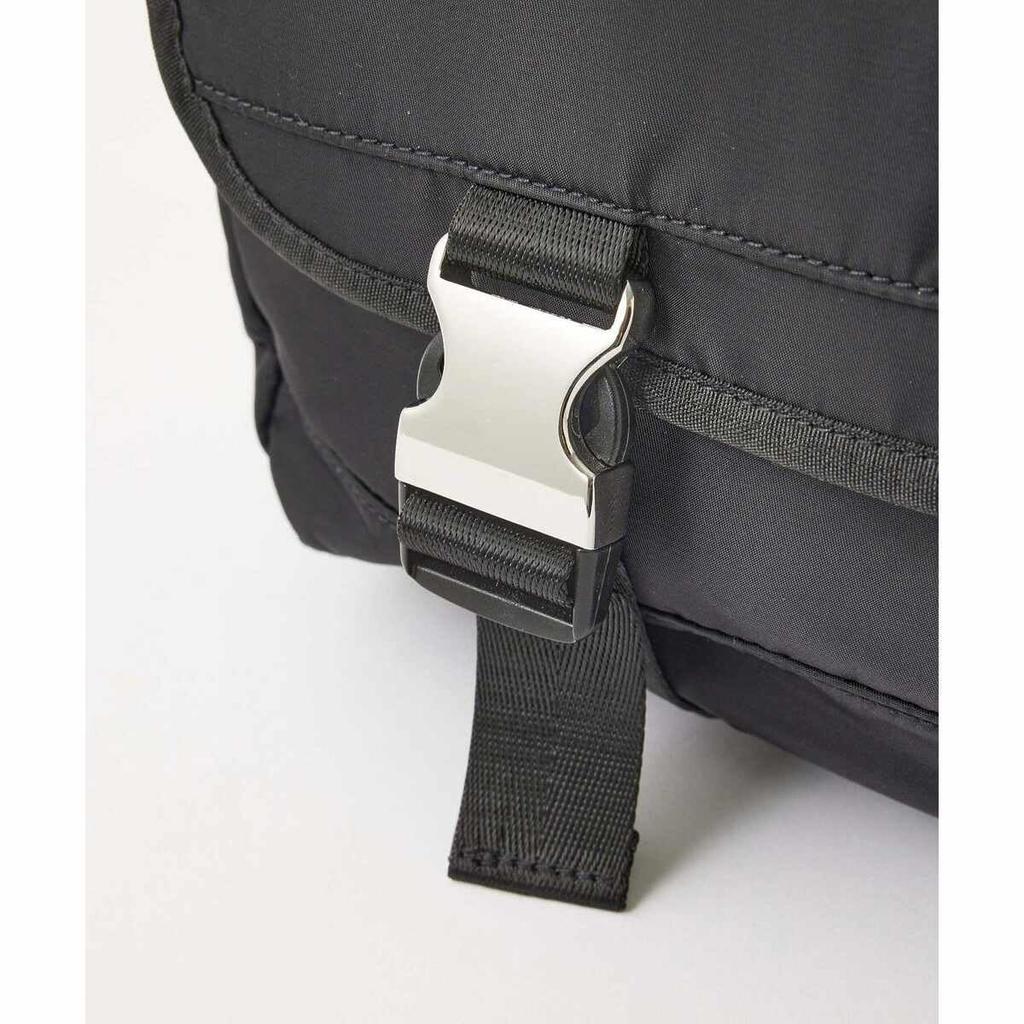 LOGO PLATE MESSENGER BAG
