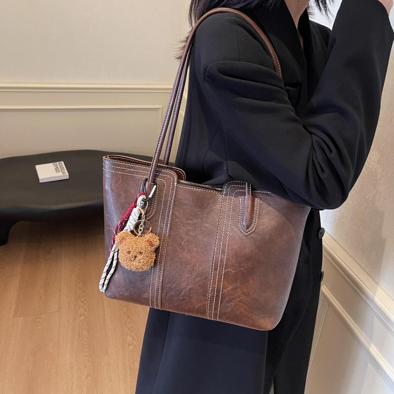 

Повседневная рабочая сумка для поездок на работу женская 2025 новая осень и зима универсальная простая сумка большая вместимость на плечо сумка-тоут 36*10*25 темно-коричневого