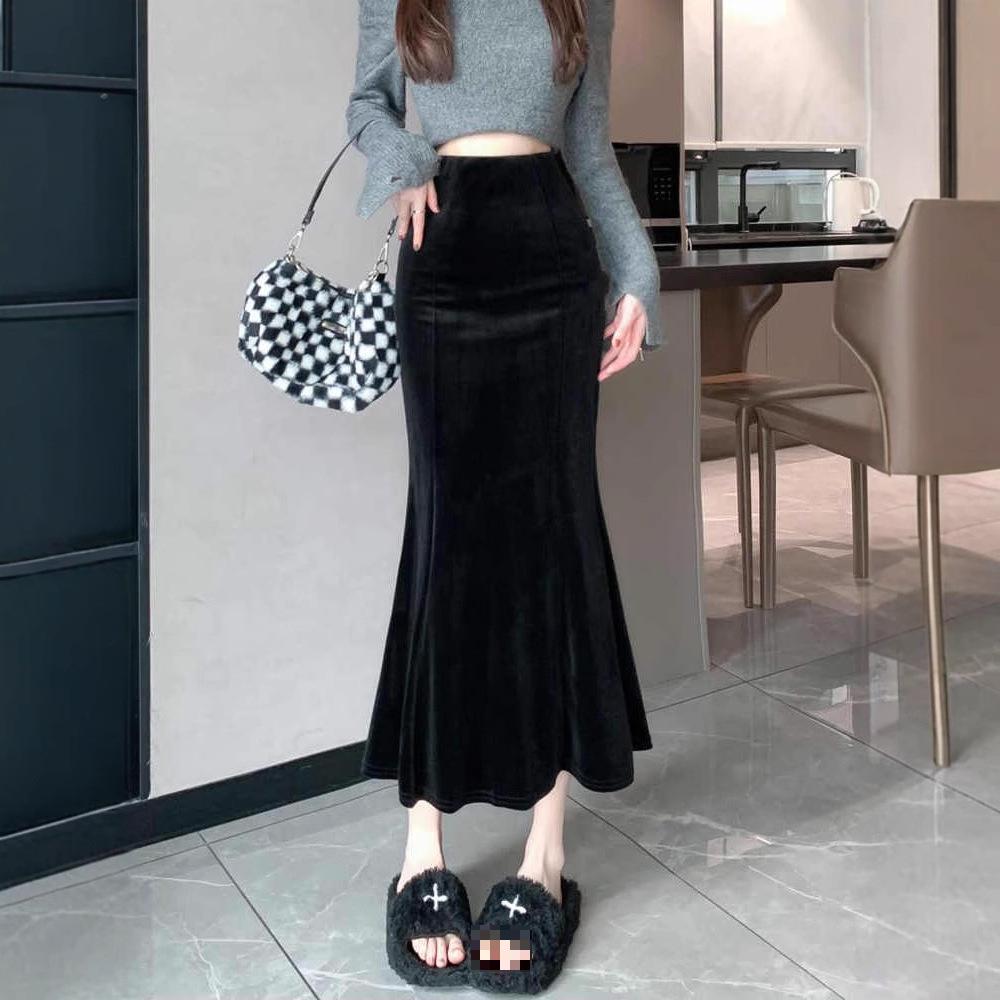 Women's Black Velvet Fishtail Pencil Skirt - High Waist, Slimming, Mid-Length, Pleated, Autumn/Winter.