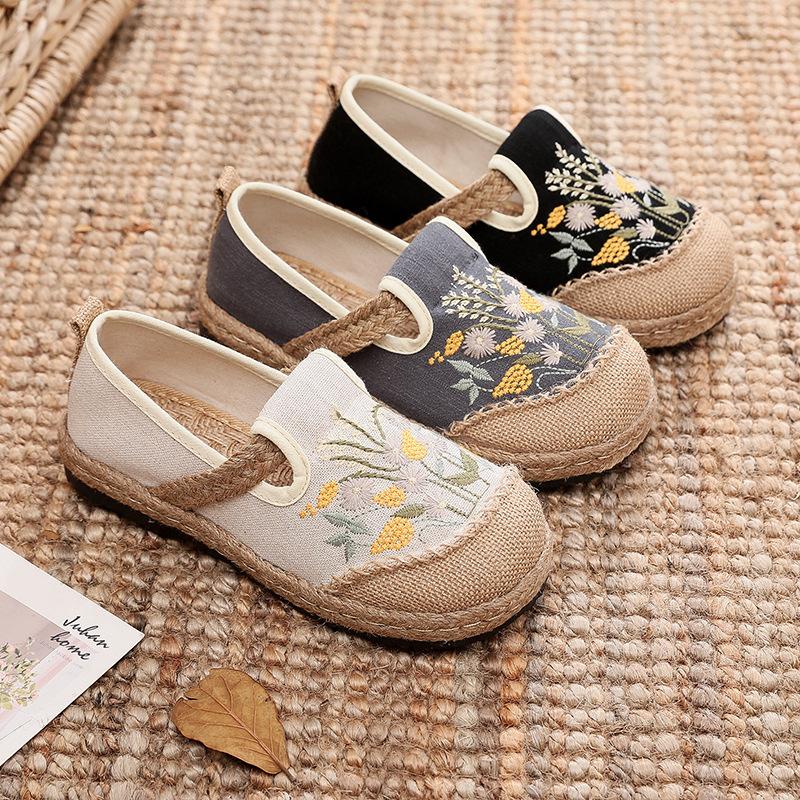 Tang Chen low-heeled round head Chinese style shallow mouth retro flat shoes, square dance performance Hanfu embroidered shoes women