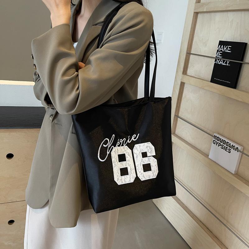 Large Capacity Bag Women's New Versatile Class Shoulder Bag Commuter Tote Bag