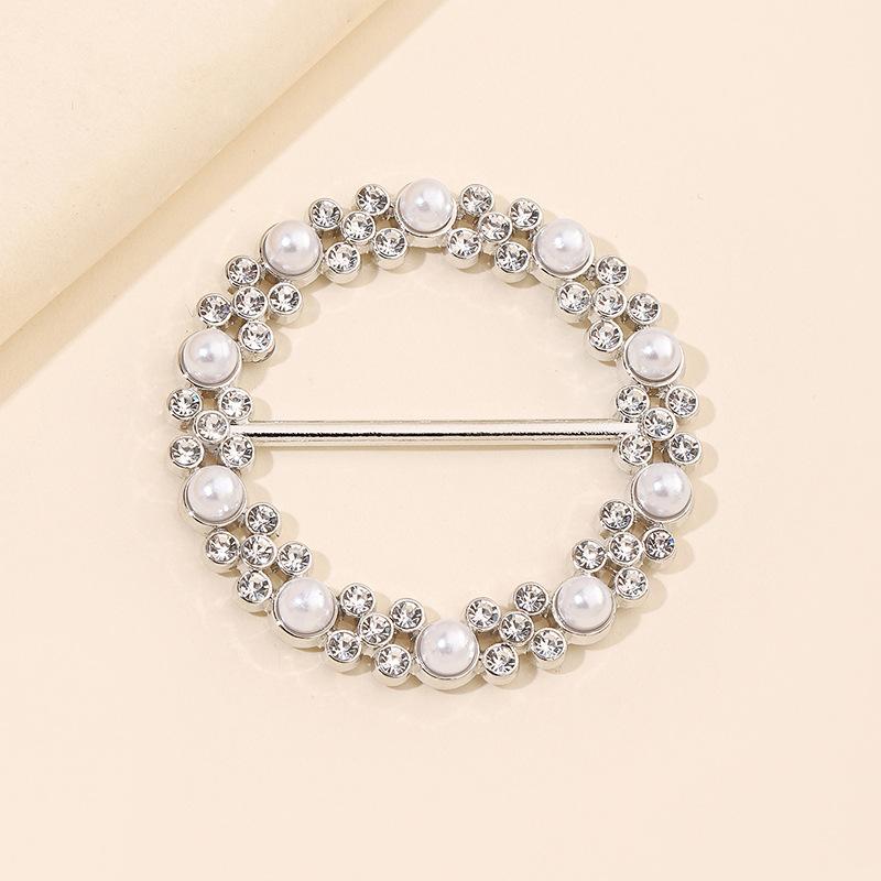 Ring Inlaid with Pearls and Rhinestones Metal Silk Scarf Buckle for Women’s Fashion Versatile Clothing Scarf Decorative Buckle