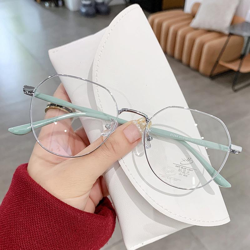 Luxury Vintage Myopia Glasses for Women Unisex Blue Light Blocking Round Eyewear Fashion Nearsight Eyeglasses