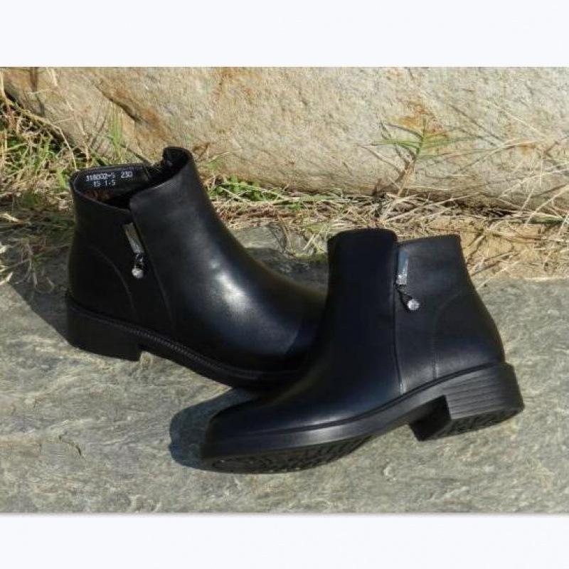 Women's shoes winter velvet women's boots new leather warm short boots women's middle heel fashion cotton shoes