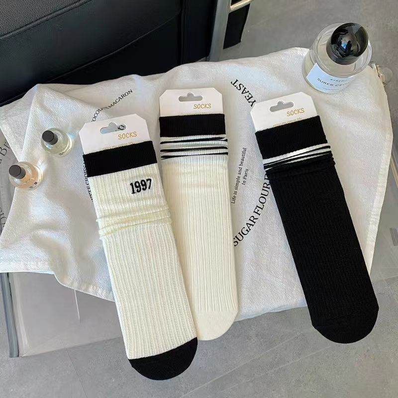 Women's New Spring and Summer Striped Medium Tube Pile Cotton Socks
