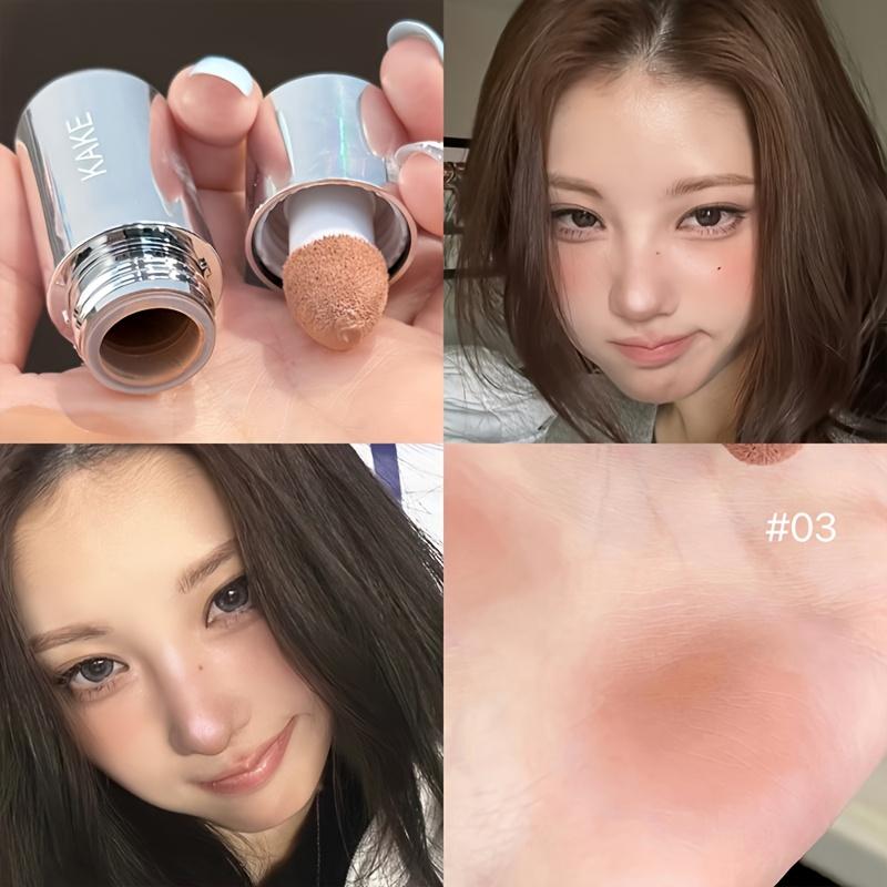 Stick blush liquido color rosa pesca con testa a fungo4 colori. Facile da applicare, illumina l'incarnato per una pelle traslucida. Regalo ideale per i compleanni