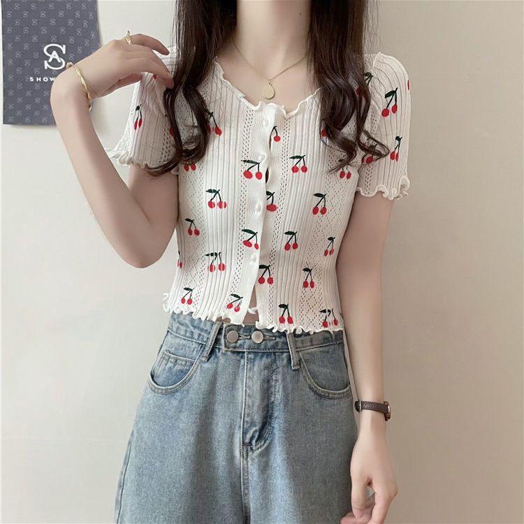 Sommerliches T-Shirt mit Kirschdruck für Damen, koreanische Version, schmale Passform und vielseitiges kurzes Strickjacken-Oberteil