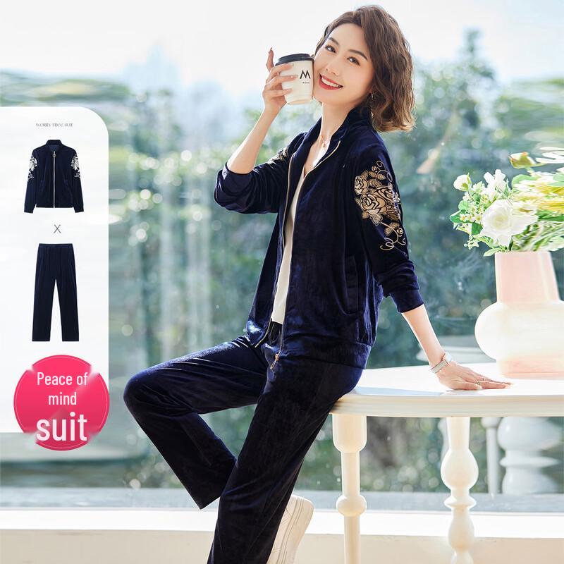 

Велюровый костюм-двойка пастельного цвета 4XL