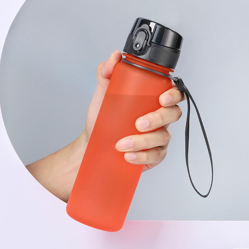 

Пластиковая чашка Мужская портативная уличная ручная чашка Женский студенческий спортивный чайник для фитнеса Большая емкость с защитой от падения 350ml