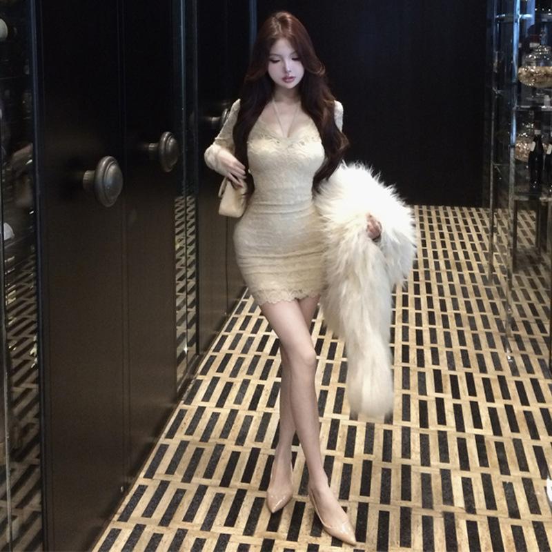 2025 Fashion Women's French Pure Desire V-Neck Lace Long Sleeve Slim Dress