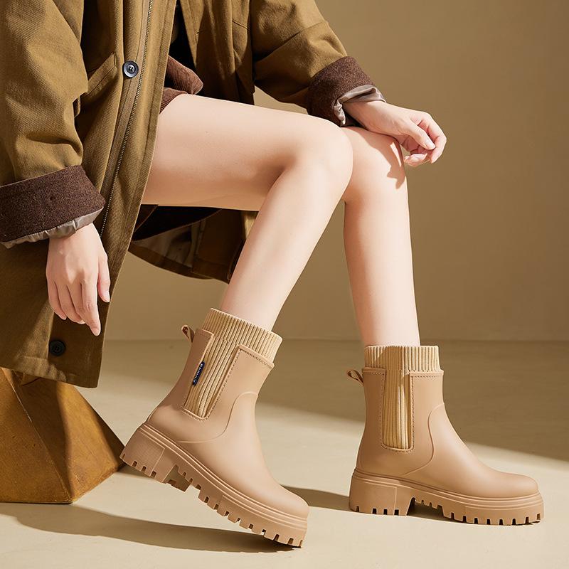 Rain Boots Women's Four Seasons Fashion Outdoor Mid-tube Waterproof Non-slip Rubber Shoes Fashion Rain Boots with Cotton Cover