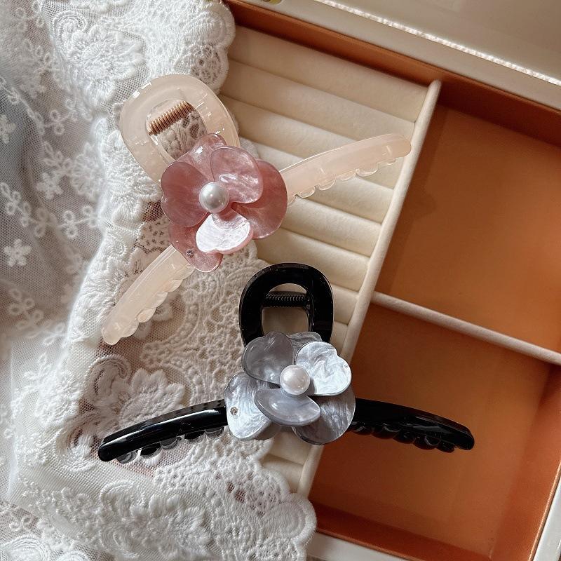

Elegant Floral Pearl Snap Clip, Versatile Hair Claw for Updos