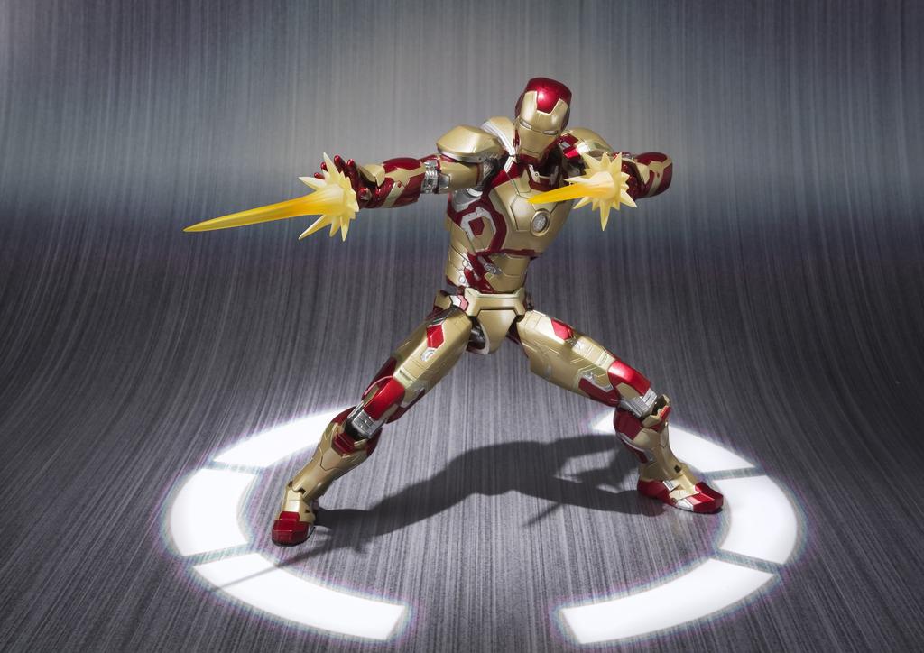 TAMASHII NATIONS Iron Man Mark 42 Limited Bonus S.H.Figuarts (with First-time "President's Sofa")