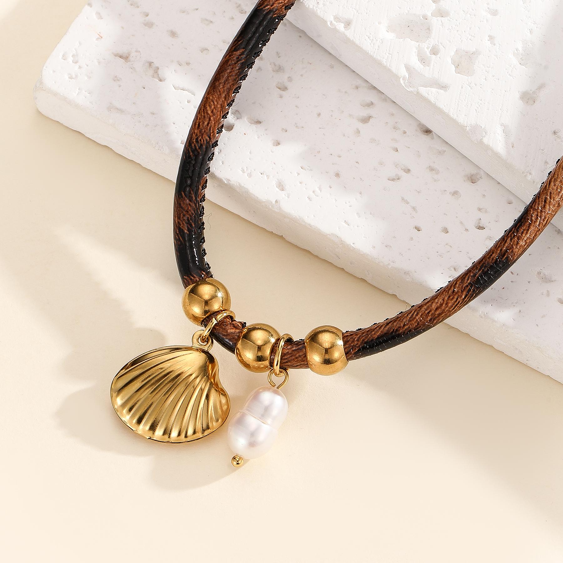 Atoztide Exaggerated Shell Conch Flower Pendant Necklace for Women Trendy Leopard-Print Necklace Stainless Steel Jewelry Gift
