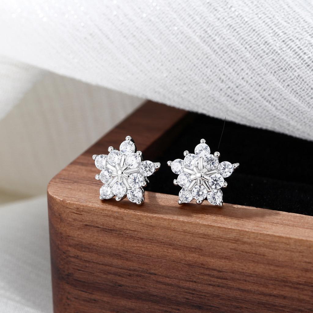 Luxury Crystal Flower Stud Earrings For Women White CZ Stone Romantic Snowflake Shaped Earrings Jewelry Gift Accessories