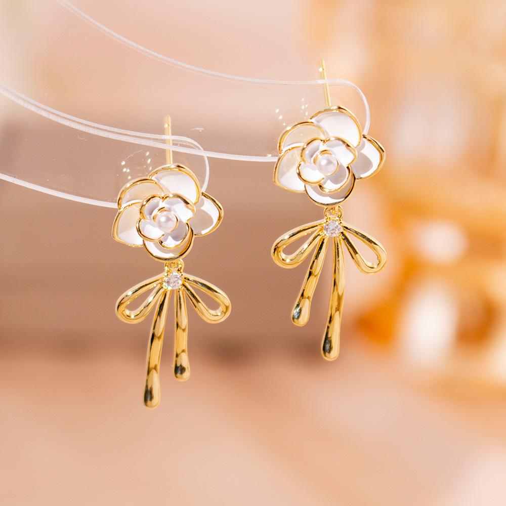 Simple Zircon Butterfly Earrings Light Luxury High-end Stud Earrings Temperament Fashionable Sweet Pearl Earrings Women