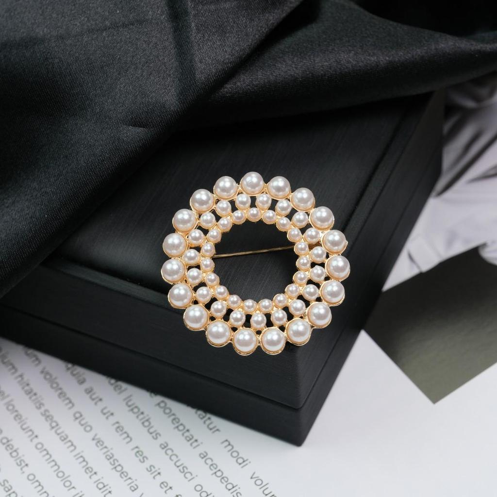 Retro Flower Pearl & Diamond Alloy Brooch Pin