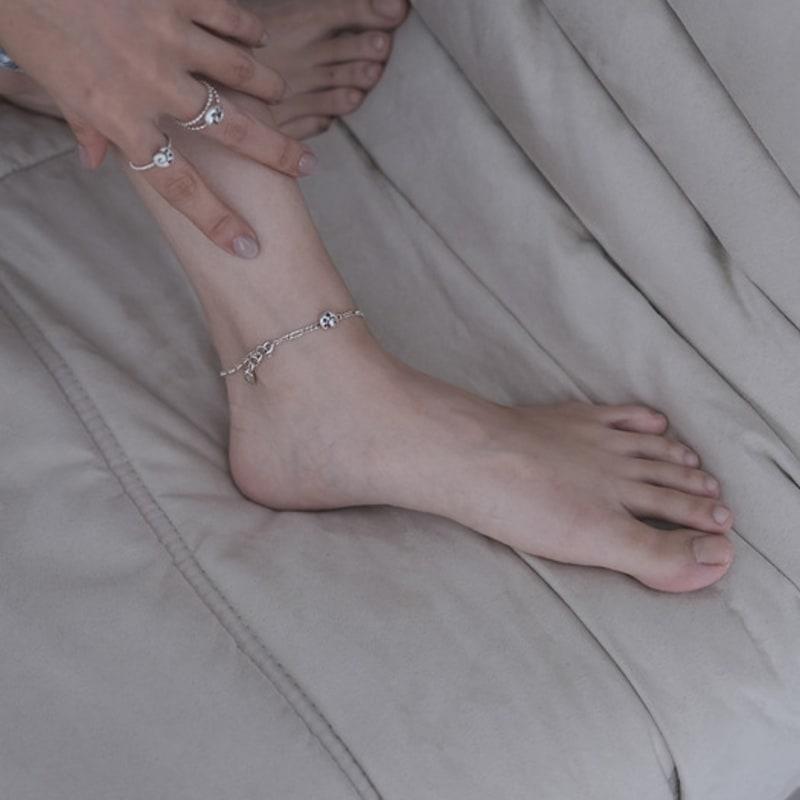 reinheart Star shell anklet