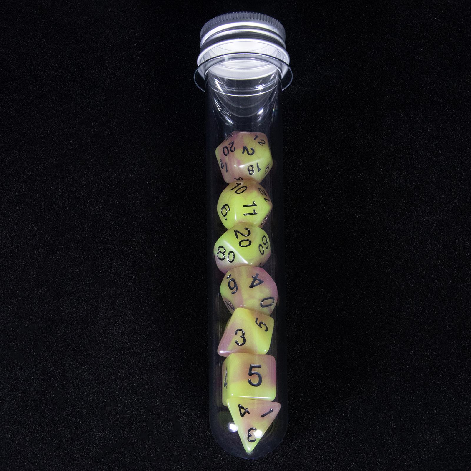 

Светящиеся в темноте игральные кости DND Dice 7 шт. Набор многогранных игральных костей с трубкой для настольной игры DND RPG Аксессуары purple