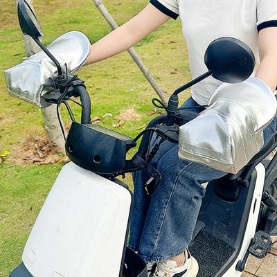 Yaz Motosikleti Elektrikli Sürücüleri Taşınabilir Güneş Koruması, Isı Yalıtımı ve Yağmur Koruması Gidonları Takıyor