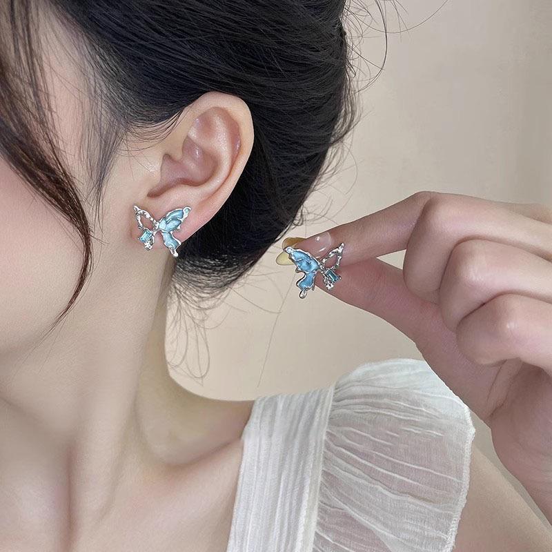 Elegant Blue Butterfly Asymmetrical Clip-On Earrings: Petite Vacation Style, High-End Design
