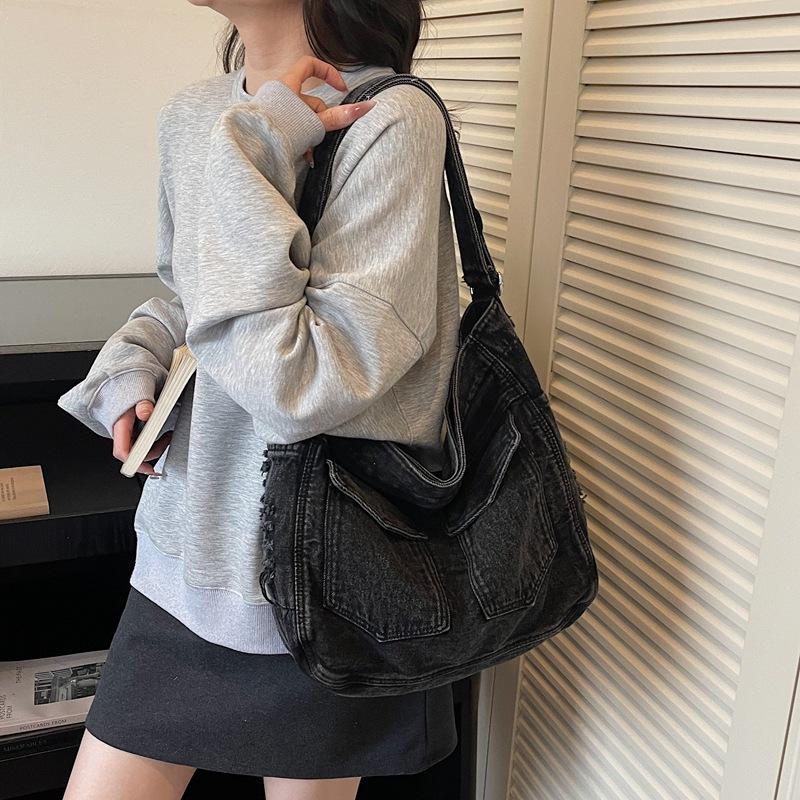 New Fashi Denim Shoulder Bag Large Capacity Fashiable and Versatile Crossbody Bag for Women College Students Commuting Bag