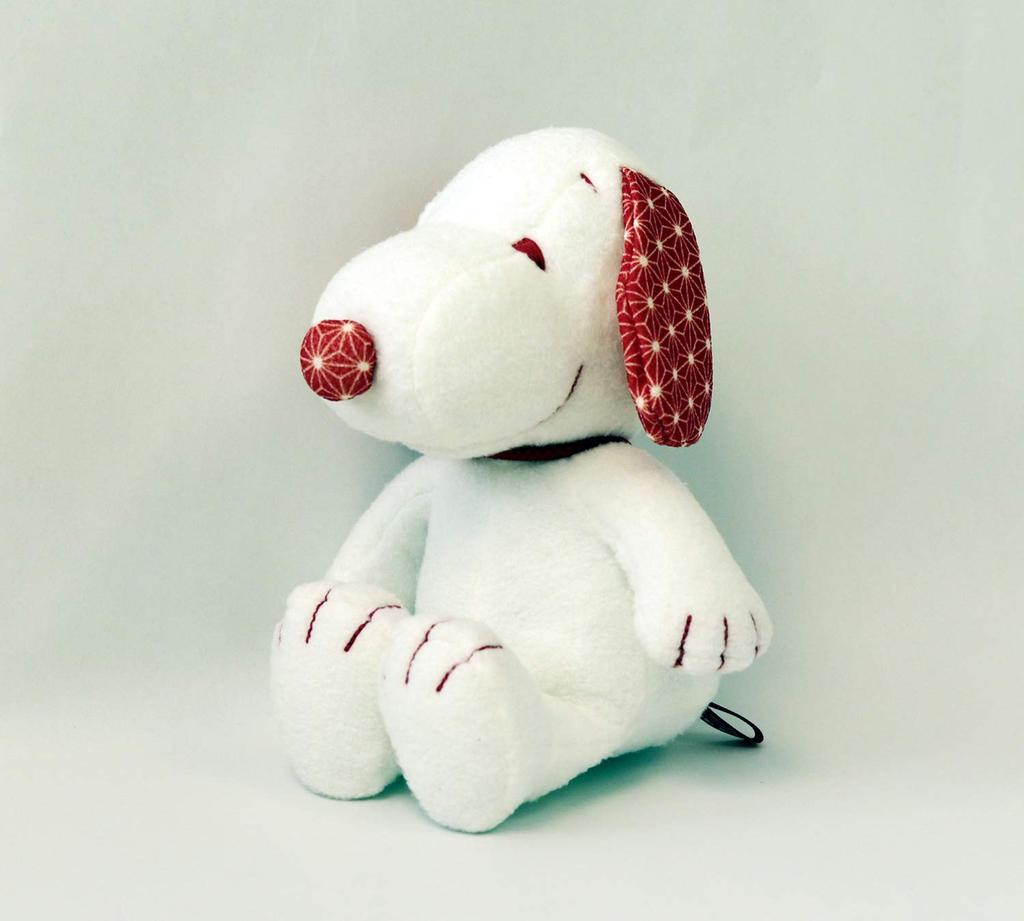 Yoshitoku Snoopy Traditional Pattern Hemp Leaf Plush Toy 182025