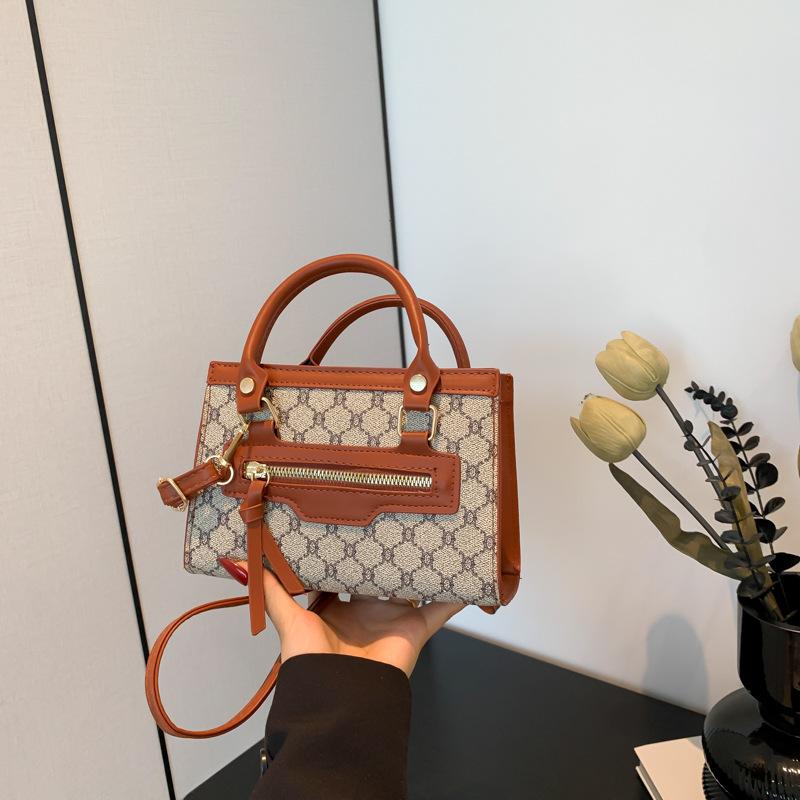 Fashion light luxury handbag women's 2025 new retro printed small square bag niche high-end shoulder messenger bag