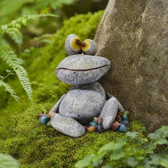 Garden Frog Statue, Cartoon Frog Figurine, Waterproof Resin Animal Sculpture for Yard Patio Lawn Decor