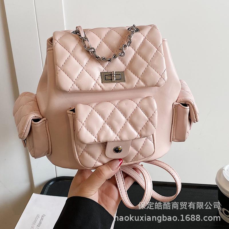 

Rhombus embroidery thread niche design women s backpack 2025 new popular versatile chain small backpack bucket small schoolbag серебряный